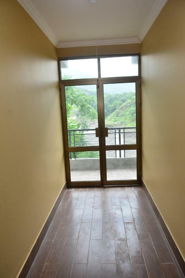 La Orilla Hotel Muzaffarabad Buitenkant foto