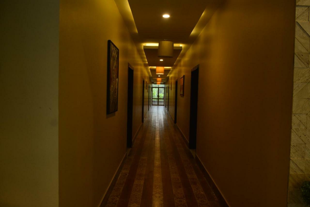 La Orilla Hotel Muzaffarabad Buitenkant foto