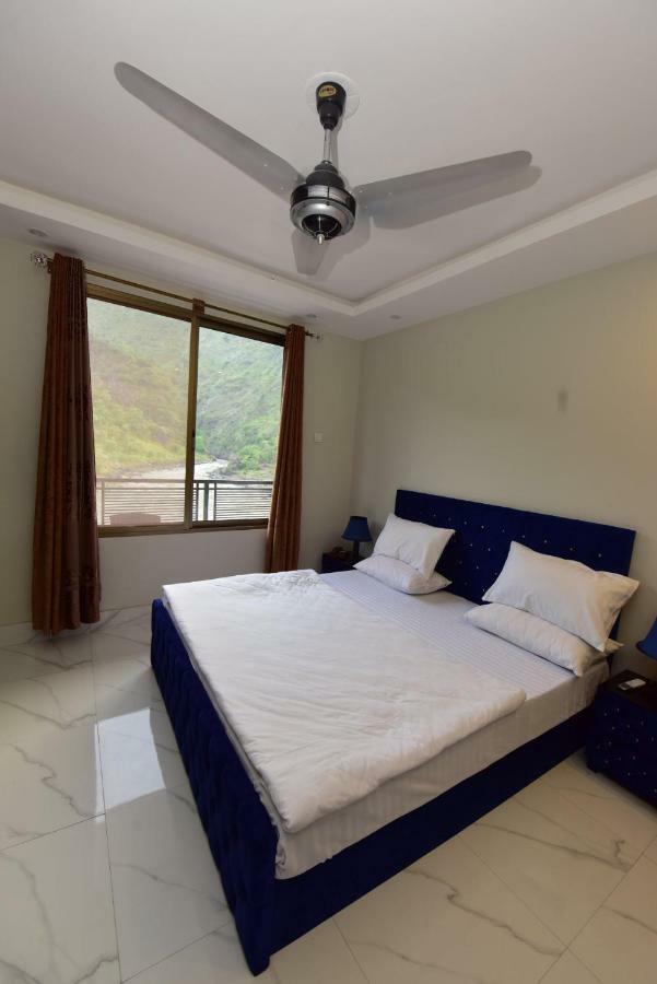 La Orilla Hotel Muzaffarabad Buitenkant foto