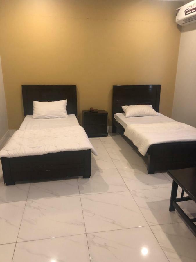La Orilla Hotel Muzaffarabad Buitenkant foto