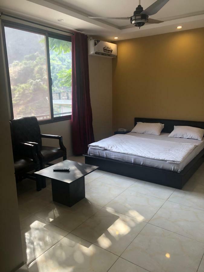 La Orilla Hotel Muzaffarabad Buitenkant foto