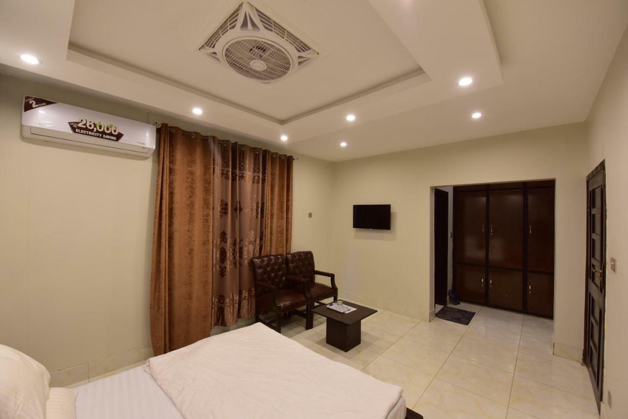 La Orilla Hotel Muzaffarabad Buitenkant foto